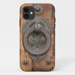 Medieval metalen knop op oude houten deur  iPhone 11 hoesje