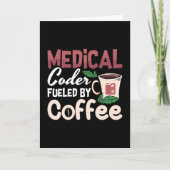 Medische coder die wordt gevoed door een coffee co kaart (Voorkant)