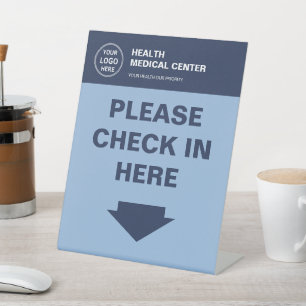 Medische Kliniek Zorg Logo Inchecken Reclamebord Met Voetstuk