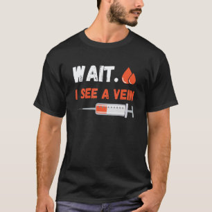 Medische Medicijn Spuit Wacht Ik Zie Ader Flebotom T-shirt