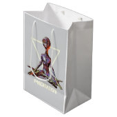 Meditatie. Alien in rustige houding Medium Cadeauzakje (Voorkant Gekanteld)