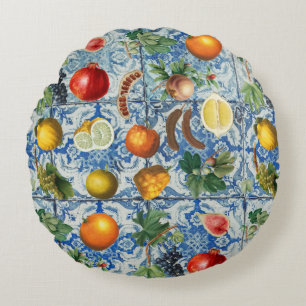 Mediterraan zomerfruit en blauw wit mozaïek rond kussen
