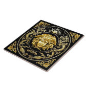 Méduse dorée et carreau de mur orné (Côté)