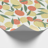 Meel en sinaasappel vruchten met bladeren op witte cadeaupapier (Hoek)