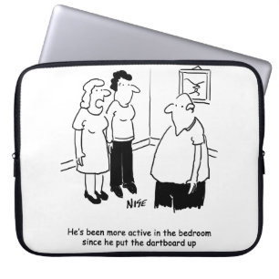 Meer actief in de slaapkamer. Darts Player Laptop Sleeve