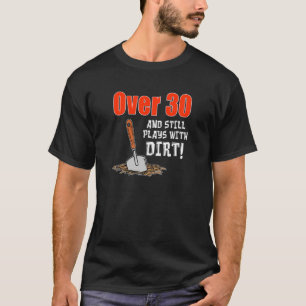 Meer dan 30 en nog steeds met vuile tuingerslade t-shirt