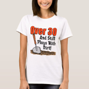 Meer dan 30 spleetjes met vuil t-shirt