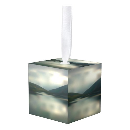 Meer in de bergen kubus ornament (Voorkant hoekig)