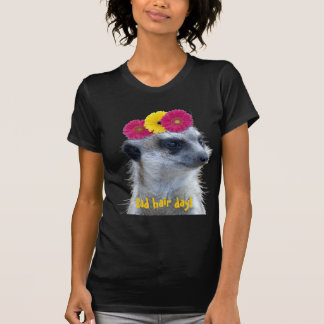 Meerkat met drie heldere daisies t-shirt