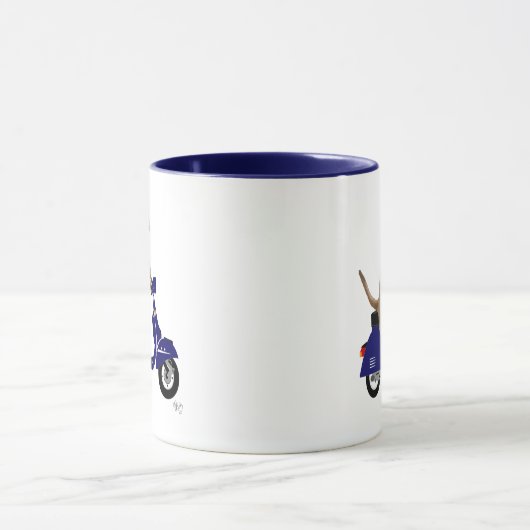 Meerkat op Donkere Blauwe Moped Mok (Midden)