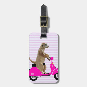 Meerkat op roze brommer 2 bagagelabel