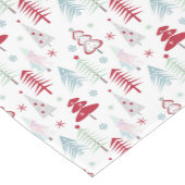 Meerkleurige kerstbomen op een wit medium tafelloper (Hoek)