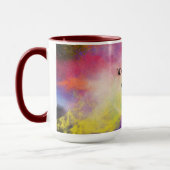 Meerkleurige mok van twee tonnen koffie. (Links)