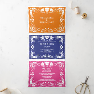 Meerkleurige papel picado liefhebbers bruiloft drieluik uitnodiging