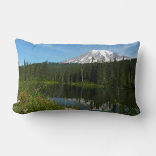 Meerreflectie van Mount Rainier met wilde bloemen Kussen