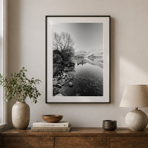 Meerreflectielandschap met bergen poster