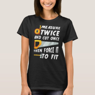 Meet tweemaal en knip vervolgens één keer af om de t-shirt