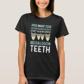 Megalodon Tooth Hunting Shark Tooth Fossil Tooth H T-shirt (Voorkant)