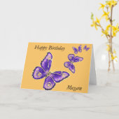 Megan, Bonne carte papillon violet d'anniversaire (Fleur jaune)
