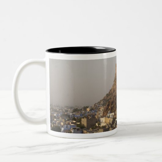 Mehrangarh Fort of Jodhpur. Rajasthan, INDIA. Tweekleurige Koffiemok (Links)