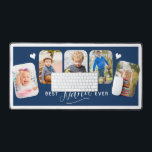 Meilleure calligraphie jamais Nana 5 Mat de bureau<br><div class="desc">Ce tapis de bureau grand-parent offre de l'espace pour 5 photos, vous permettant de présenter des photos préférées de vos petits-enfants. Le design présente une calligraphie de style moderne qui dit : "Best Nana Ever" sur un arrière - plan bleu marine foncé. Le tapis de bureau est un cadeau parfait...</div>