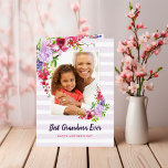 Meilleure grand-mère toujours Carte photo de la fê<br><div class="desc">Une carte de la Fête des Mères, imprimée sur mesure et abordable, personnalisée avec votre photo et votre texte. Ce joli design féminin présente un arrière - plan couleur pastel violet à bandes d'aquarelle et une bordure florale aquarelle autour de votre photo personnalisée. Utilisez les outils de conception pour ajouter...</div>