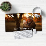 Meilleure photo Grand-père Granparent<br><div class="desc">Nouveau Grand-père ou grand-père Photo Mouse Pad Desk Mat. Ajoutez votre photo et votre texte préférés pour un design personnalisé amusant! Veuillez nous contacter à cedarandstring@gmail.com si vous avez besoin d'aide pour la conception ou les produits correspondants.</div>