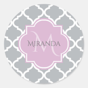 Meisgrijze Quatrefoil Lavender Monogram en naam Ronde Sticker