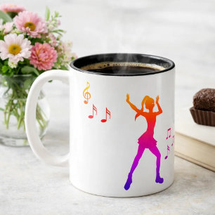 Meisje dat danst met muzieknoten – Cool K-Pop Tweekleurige Koffiemok