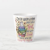 Meisje dat van boeken houdt latte mok (Voorkant)