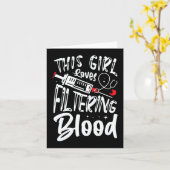 Meisje houdt van het filtreren van bloed nierdialy kaart (Gele Bloem)