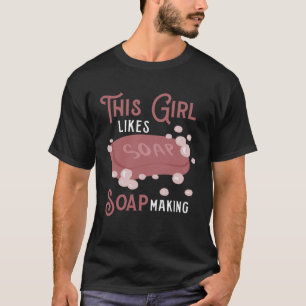 Meisje houdt van het maken van zeep crafting hobby t-shirt