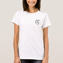Meisje in haar T-shirt met schonken
