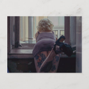 Meisje in het raam  briefkaart
