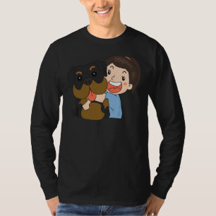 Meisje knuffelen een rottweiler t-shirt