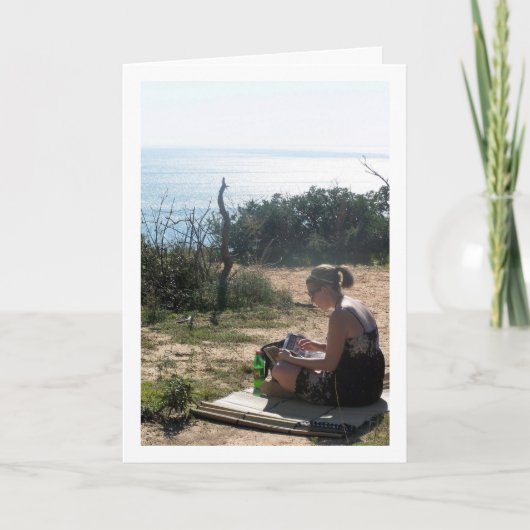 Meisje lezend op het strand kaart (Voorkant)