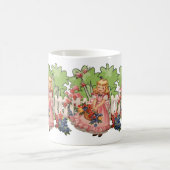  meisje met bloemen in de tuin koffiemok (Center)