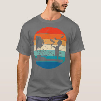 Meisje met bloemen in een tuin t-shirt