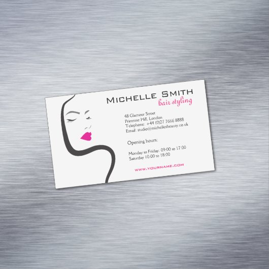 Meisje met het golvende brandmerkende pictogram visitekaartje magneet (Voorbeeld)