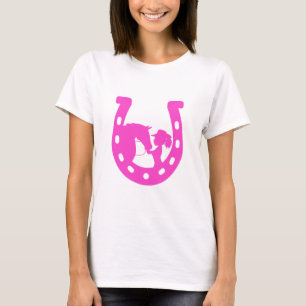 Meisje met paardenpaars en Western Pet met warmroz T-shirt