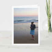 Meisje op strand bij zonsondergang kaart (Voorkant)