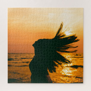 Meisje silhouet, zee zonsondergang, vrijheid. legpuzzel