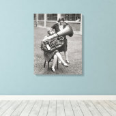 Meisje spelen Tuba, 1928 Canvas Afdruk (Insitu (Houten vloer))