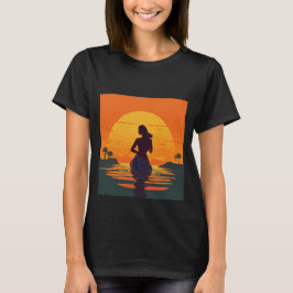 Meisje staat in water silhouet bij zonsondergang v t-shirt