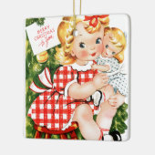 meisje uit 1950 met pop keramisch ornament (Links)