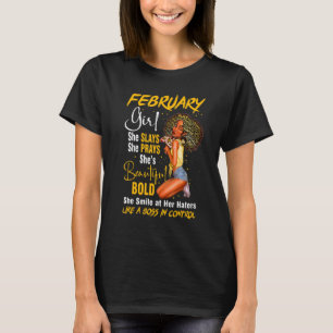 Meisje van februari ze laat ze genieten van mooie t-shirt