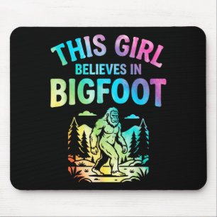 Meisjes bigfoot gelovige tie dye sasquatch cryptid muismat