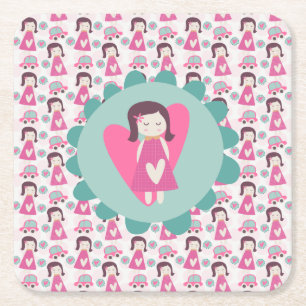 Meisjes die plaatsen zoeken vierkante kartonnen onderzetter