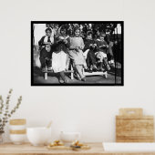 Meisjes Knitting in Albanië 1923 Poster (Keuken)