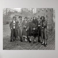 Meisjes met geweren, 1925.  foto